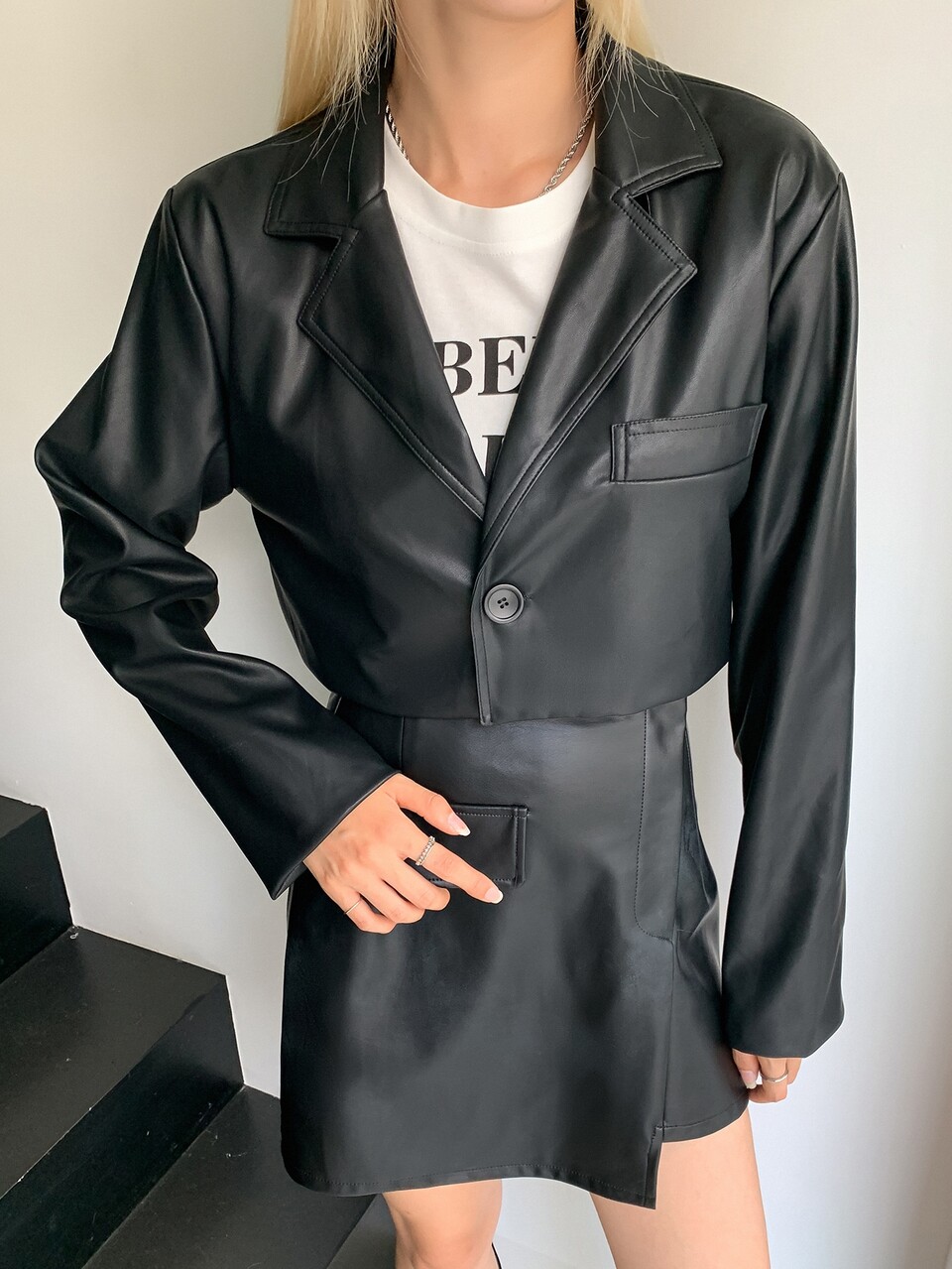 1pc Single Button Lapel Collar Crop PU Blazer