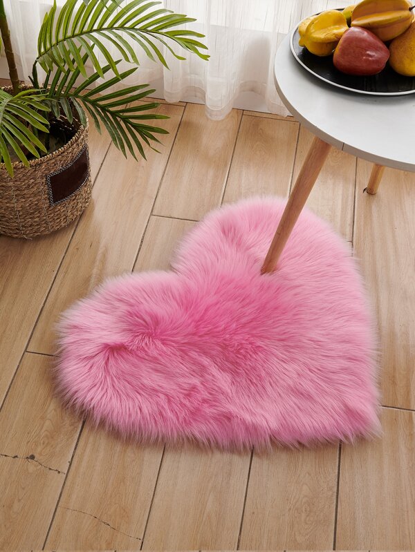 1pc Plush Heart Shaped Rug,Heart Shaped Area Rug, Plush Carpet For