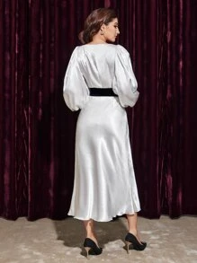 Modelyn 燈籠袖腰帶緞面連衣裙 - 白色 - 查看 2