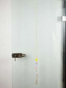 1入組懸掛毛毛蟲設計逗貓玩具