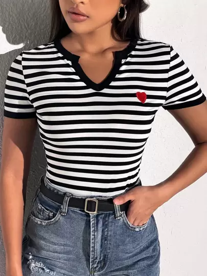 SHEIN EZwear Summer Black And White Striped Print Contrasting Colors Heart Patched Detail Short Sleeves Slim Fit Tee