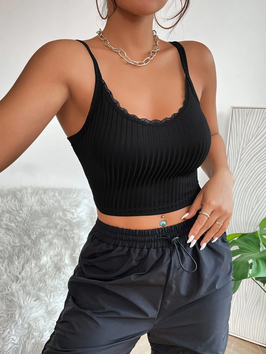 SHEIN PETITE 蕾絲邊吊帶短上衣 - 黑色 - 查看 1