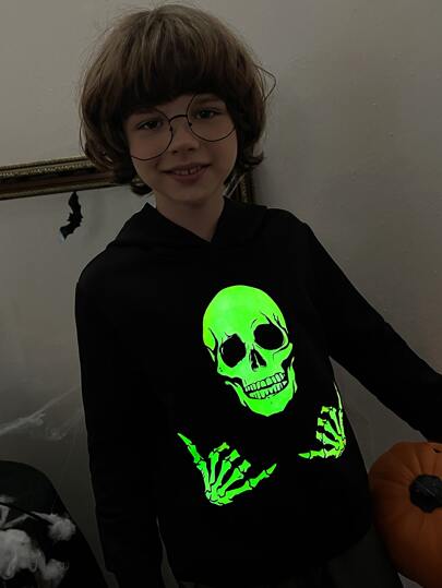 SHEIN Tween Boy Reflective Skull Print Hoodie,In Fall/Winter