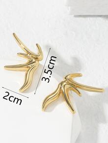 Geometric Design Stud Earrings - Yellow Gold - View 3