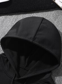 Manfinity EMRG 男士小熊印花袋鼠口袋抽繩連帽衫 - 黑色 - 查看 4