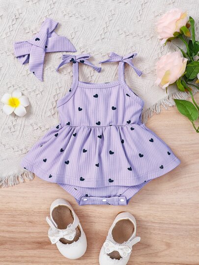 SHEIN Vintaside Kids Conjunto De Body Con Tirantes, Vestido Y Diadema Para Niña Con Estampado De Corazones