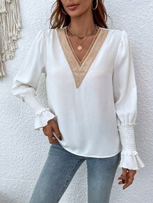 拼接水溶蕾絲抽褶袖口荷葉袖襯衫