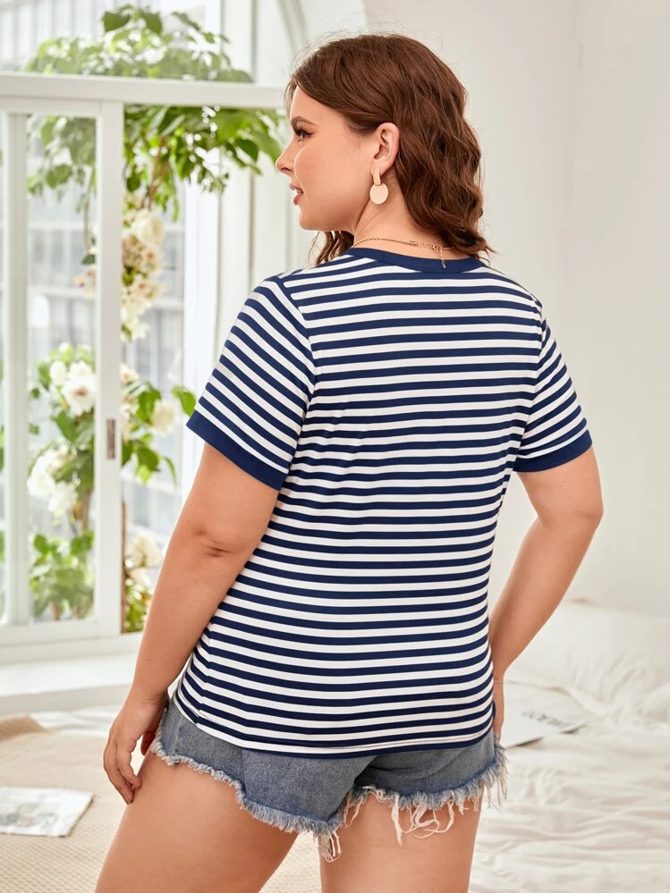 SHEIN LUNE Camiseta con estampado de rayas de cuello de muesca - Azul Marino - Añade 4