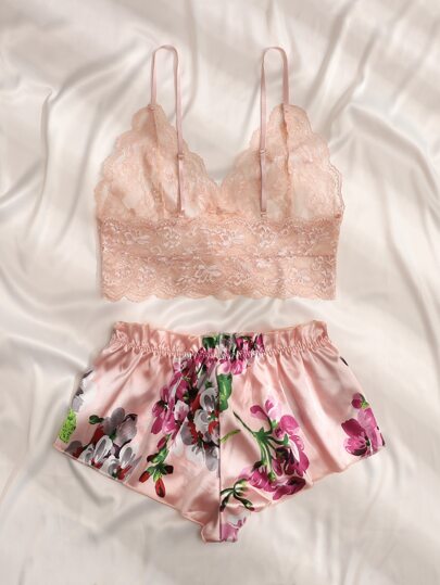 Sujetador de encaje floral con shorts florales, lencería