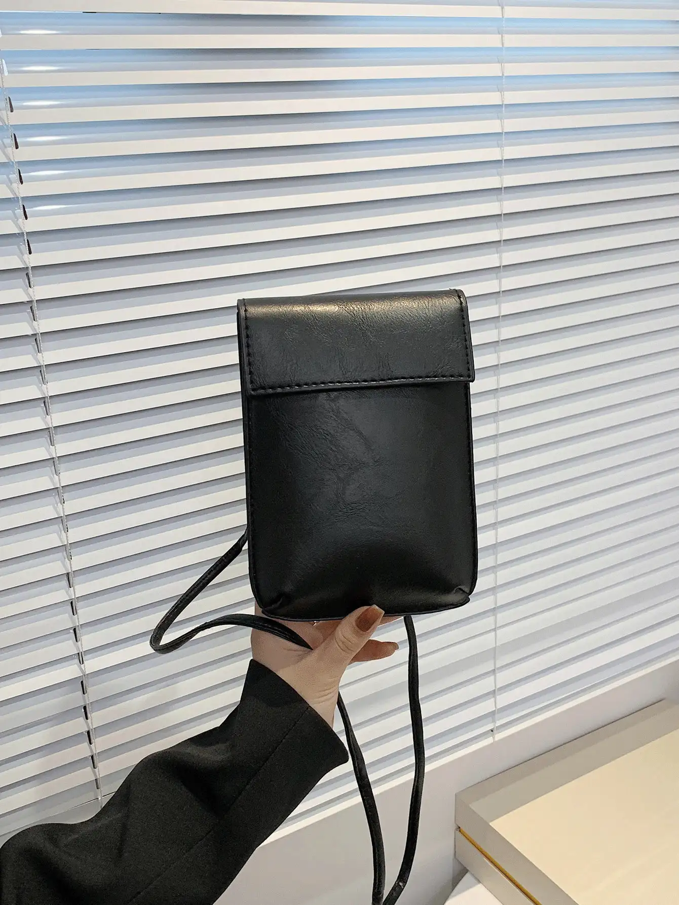 Bolso bandolera minimalista ligero, de solapa, con estilo fashionable para trabajadores de cuello blanco, universidad, trabajo, negocios, viajes, oficina, como regalo de aniversario, día de San Valentín, cumpleaños o para maestros. Bolsa/cartera/monedero para teléfono, iPhone, para mujeres - Negro - Ver 2