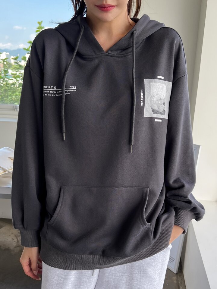 DAZY スローガングラフィック ドロップショルダー ドローストリング パーカー DAZY スローガングラフィック ドロップショルダー ドロー