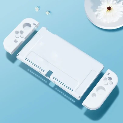 1 个保护壳，兼容 Switch/Switch Oled/New Switch2(2025)，无需拆卸保护壳即可安装在底座中