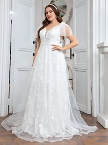 SHEIN Belle Plus Floral Embroidery Butterfly Sleeve Lace Maxi Wedding Dress - White - View 4