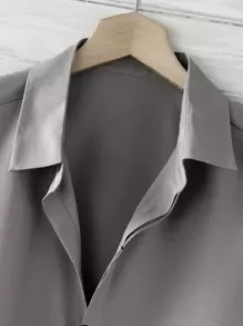 Manfinity Homme Men Button Up Curved Hem Shirt - Grey - View 4