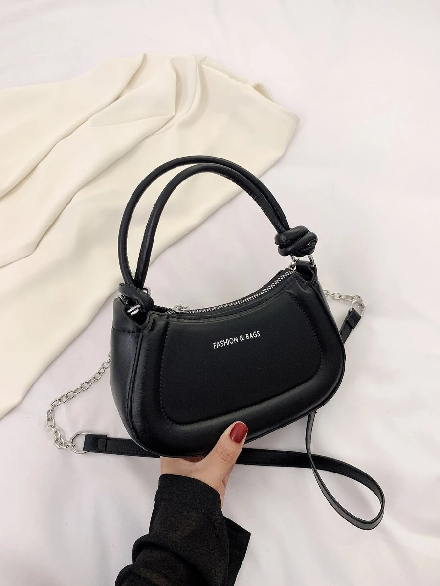 Bolso hobo con estampado de letra con cadena - Negro - Ver 1