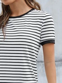 SHEIN Essnce 條紋印花滾邊T恤連衣裙 - 白色 - 查看 3