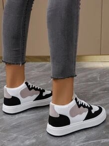 Colorblock Lace-up Front High Top Skate Shoes, High-top Black & White Color-blocked Women's Athletic Sneakers - Black and White - View 2