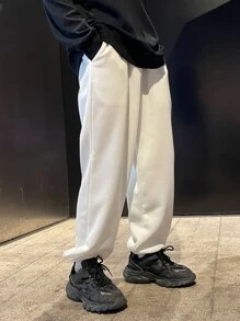 Manfinity Hypemode Quần thể thao Nam Dây kéo Túi Lá thư Nhiệt đới - trắng - Xem 4