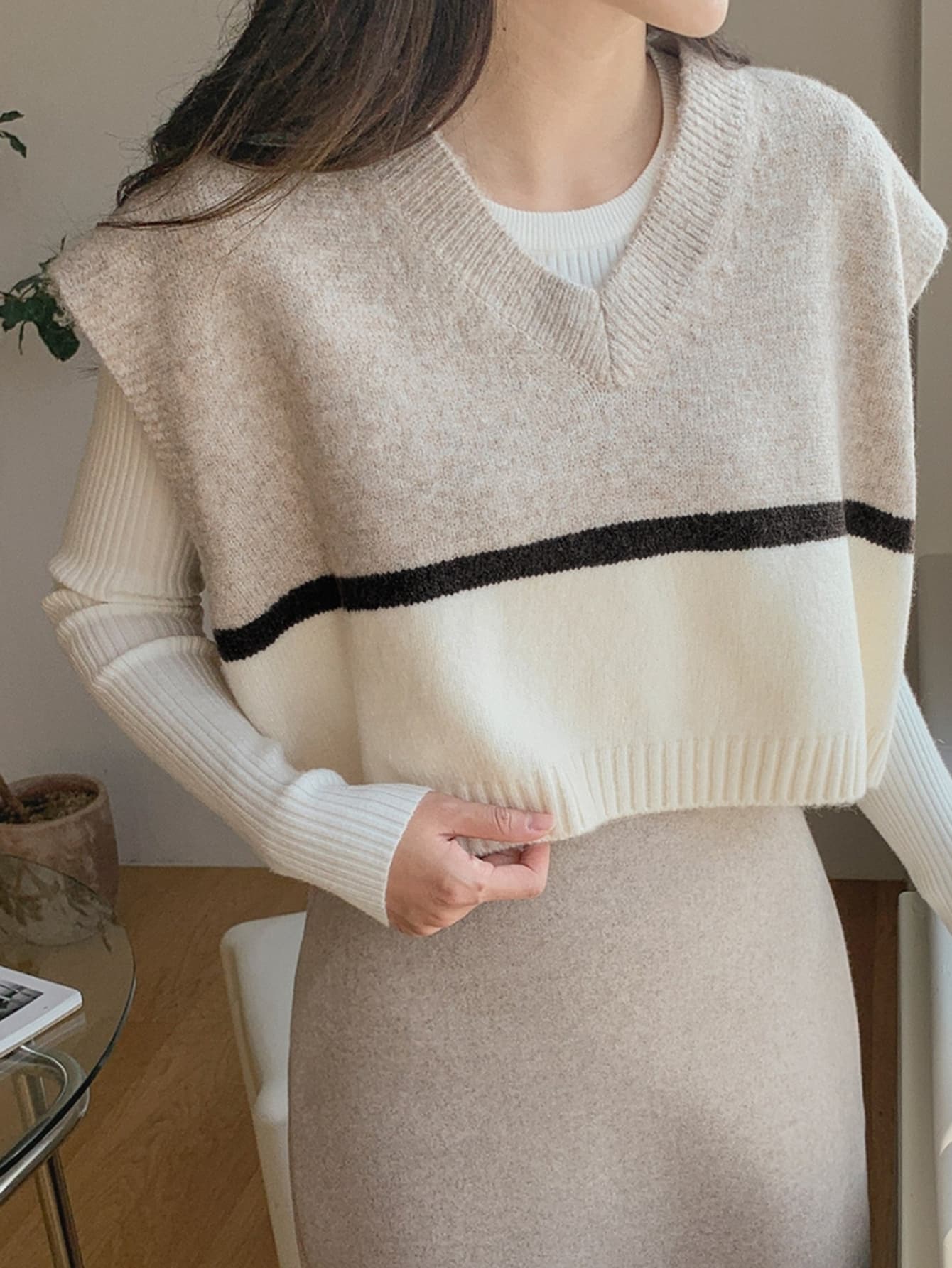 DAZY 1pc Colourblock Sweater Vest - Khaki - View 1