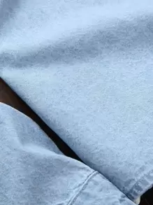 Manfinity Homme Camisa de trabajo de mezclilla azul claro de manga larga con botones y bolsillo parche de algodón para hombres, sin camiseta, para salir, trabajo, ir a la universidad, otoño