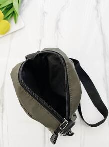 高中生 大学新生 多功能单肩包 单肩包 休闲包 迷你男士字母贴花装饰 方形包，手提包 旅行、大学、户外、运动、通勤书包 斜挎包 单肩包 侧包 简约帆布包 学校包 男士随身单肩包 男包 斜挎包 侧包 返校 学校用品 秋季邮差包 男士包 圆筒包 复古款 万圣节 圣诞节 - 軍綠色 - 查看 4