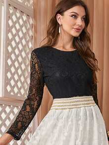 Top con encaje floral bajo con fruncido - Negro - Ver 3