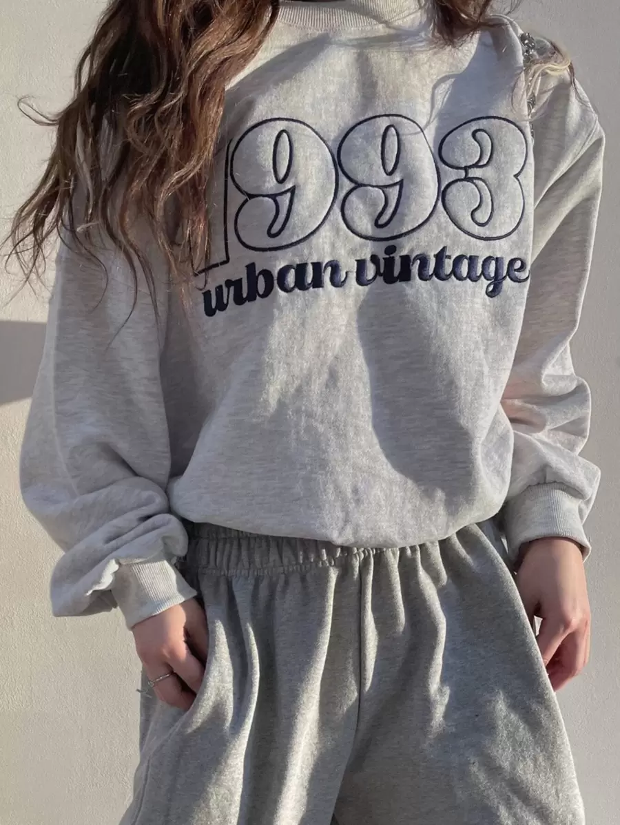 DAZY Áo chui đầu vai trễ thêu chữ, áo dài tay, quần áo mùa thu - Xám - Xem 1