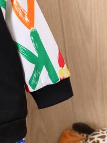Bebé niño Pantalones deportivos con capucha con estampado de letra de manga en contraste - Negro - Ver 4