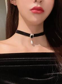 DAZY 人造珍珠和鑽石裝飾的套頸項鍊 - 黑色 - 查看 3