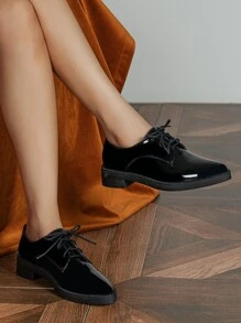 Minimalist Lace-up Front Oxford Shoes - Black - View 1