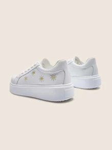 Floral Embroidered Lace-Up Front Skate Shoes, White Sporty Embroidered Flower Print Women's Casual Athletic Shoes - White - View 4