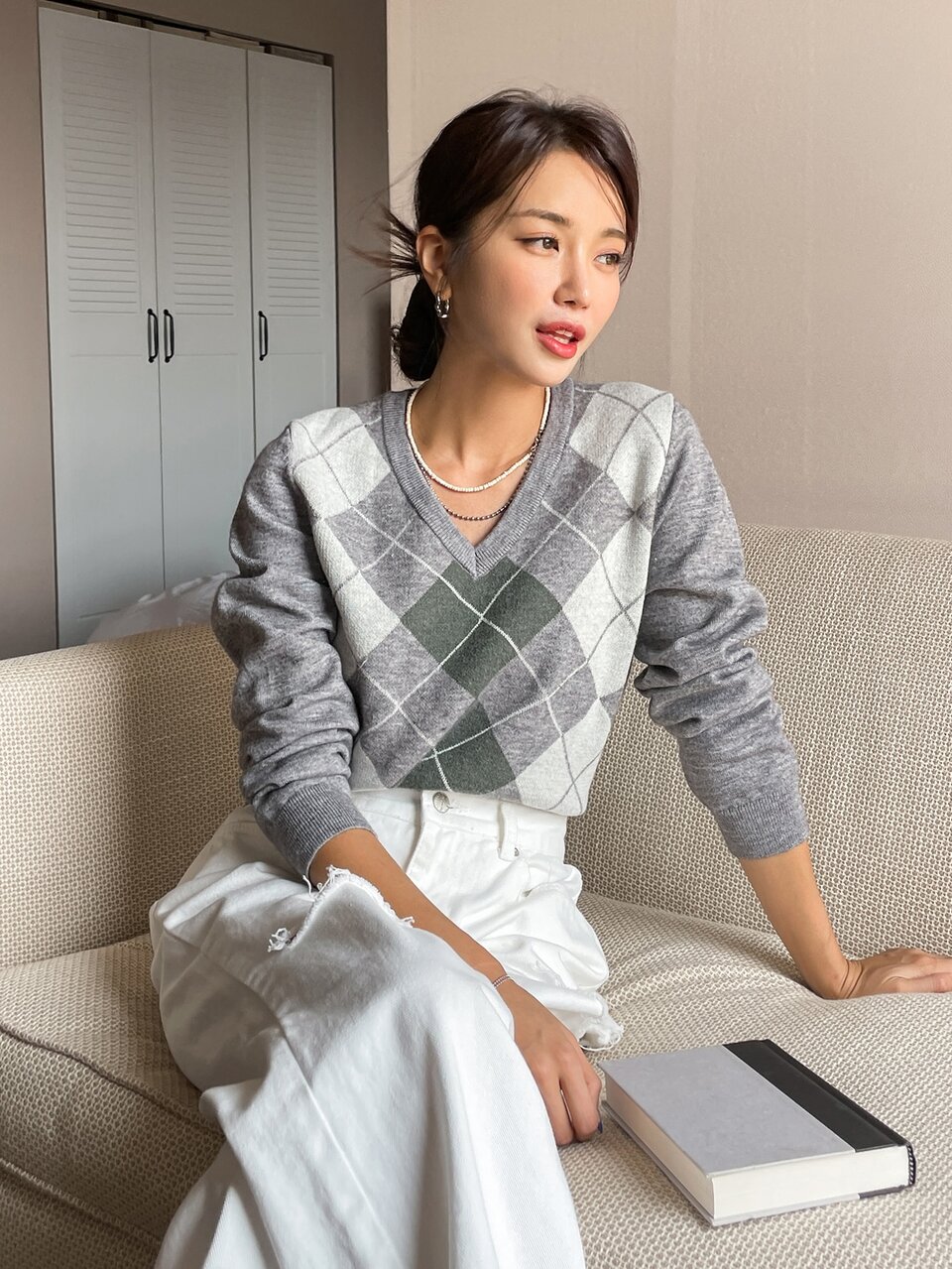 Argyle Pattern V Neck Sweater