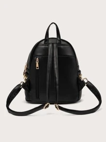 Mochila mini decorada con remaches y accesorios