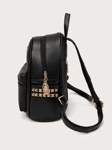 Mochila mini decorada con remaches y accesorios