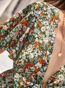 SHEIN Frenchy Floral Print Knot Front Ruffle Hem Butterfly Sleeve Romper - Multicolor - View 3