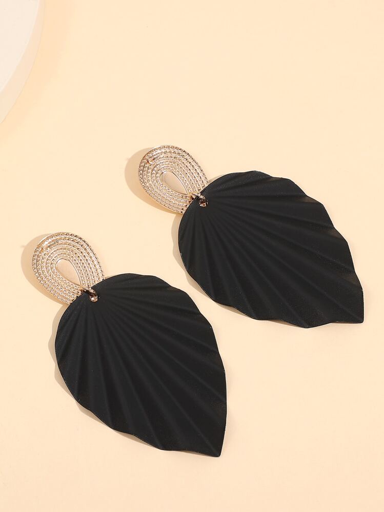 Leaf Decor Earrings - Black - View 4
