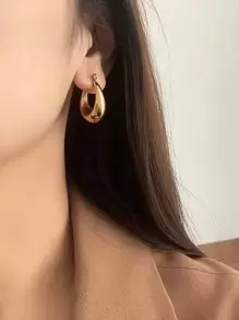 Minimalist Hoop Earrings - Yellow Gold - View 3