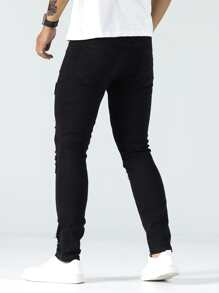 Manfinity LEGND Men Cotton Figure Embroidery Patch Detail Ripped Jeans, Black Ripped Jeans Men, Black Distressed Jeans - Black - View 2