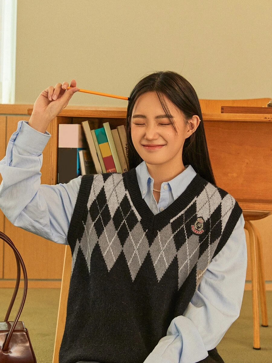 DAZY 1pc Letter Patched Argyle Pattern Sweater Vest Without Blouse - Black - View 1