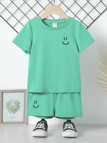SHEIN 2入組男童休閒純色笑臉印花短袖襯衫和印花短褲套裝，適用於夏季、休閒、派對、日常穿著、學校、旅遊和聚會 - 綠色 - 查看 1