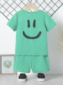 SHEIN 2入組男童休閒純色笑臉印花短袖襯衫和印花短褲套裝，適用於夏季、休閒、派對、日常穿著、學校、旅遊和聚會 - 綠色 - 查看 2