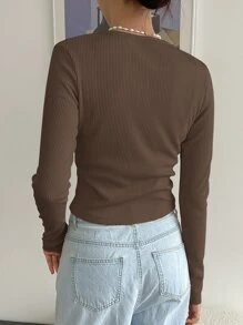 DAZY 字母拼接細節半扣t恤 - 咖啡棕 - 查看 2