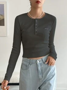 DAZY 字母補丁細節半排扣T恤 - 深灰色 - 查看 3