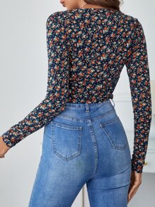 SHEIN Frenchy 休闲碎花修身V领长袖女式T恤 - 彩色 - 查看 2