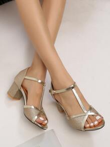 女士露趾 T 型带粗跟凉鞋，时尚派对装，黑色和金色 PU 皮革