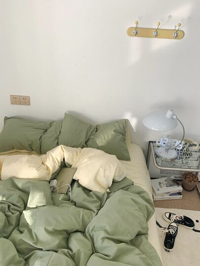 3pcs Green Dorm Bedroom Bedding Set - 1pc Duvet Cover, 2pcs Pillowcases, Super Soft Machine Washable, No Filler Included