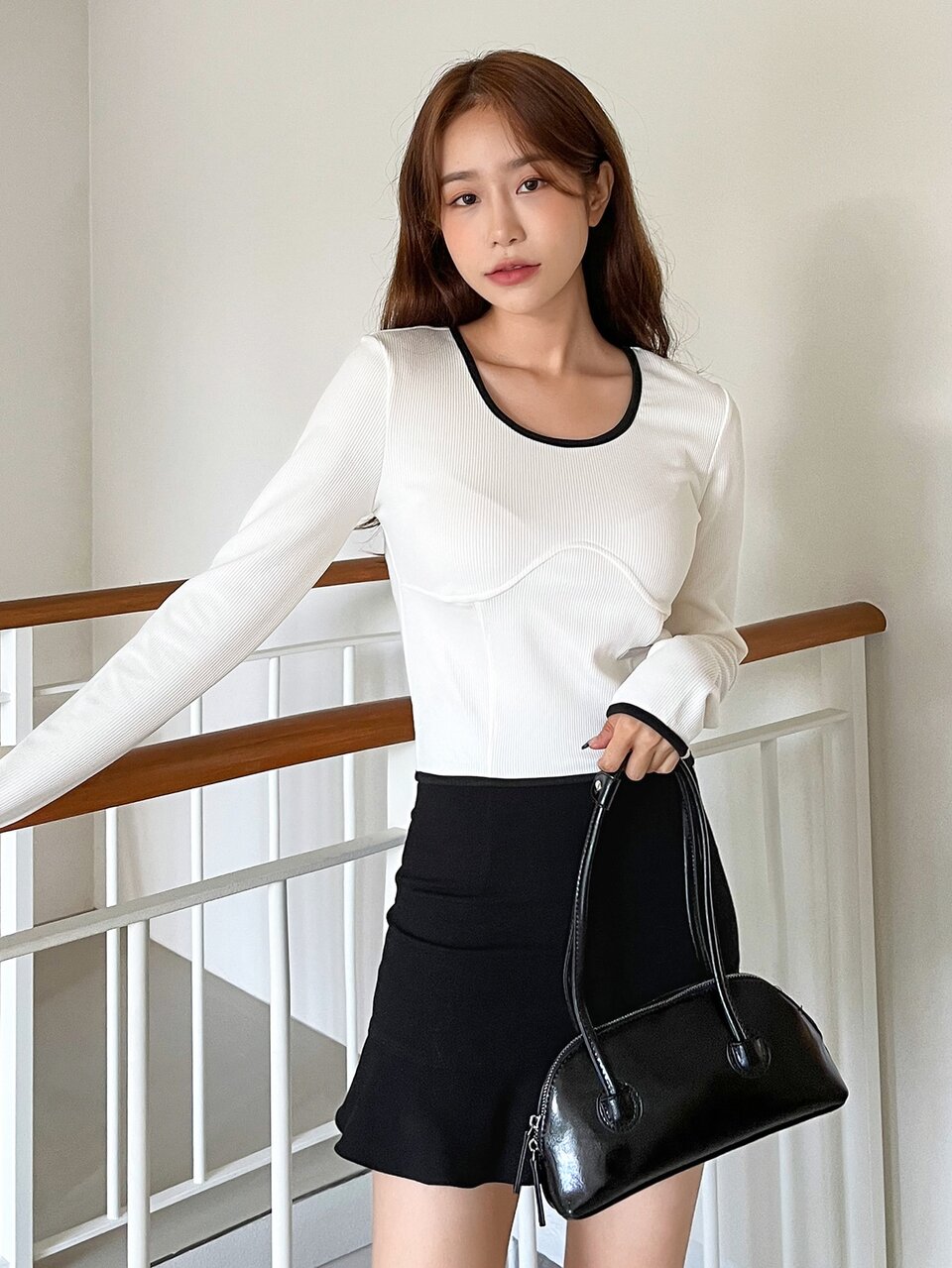 Contrast Binding Ribbed Knit Tee