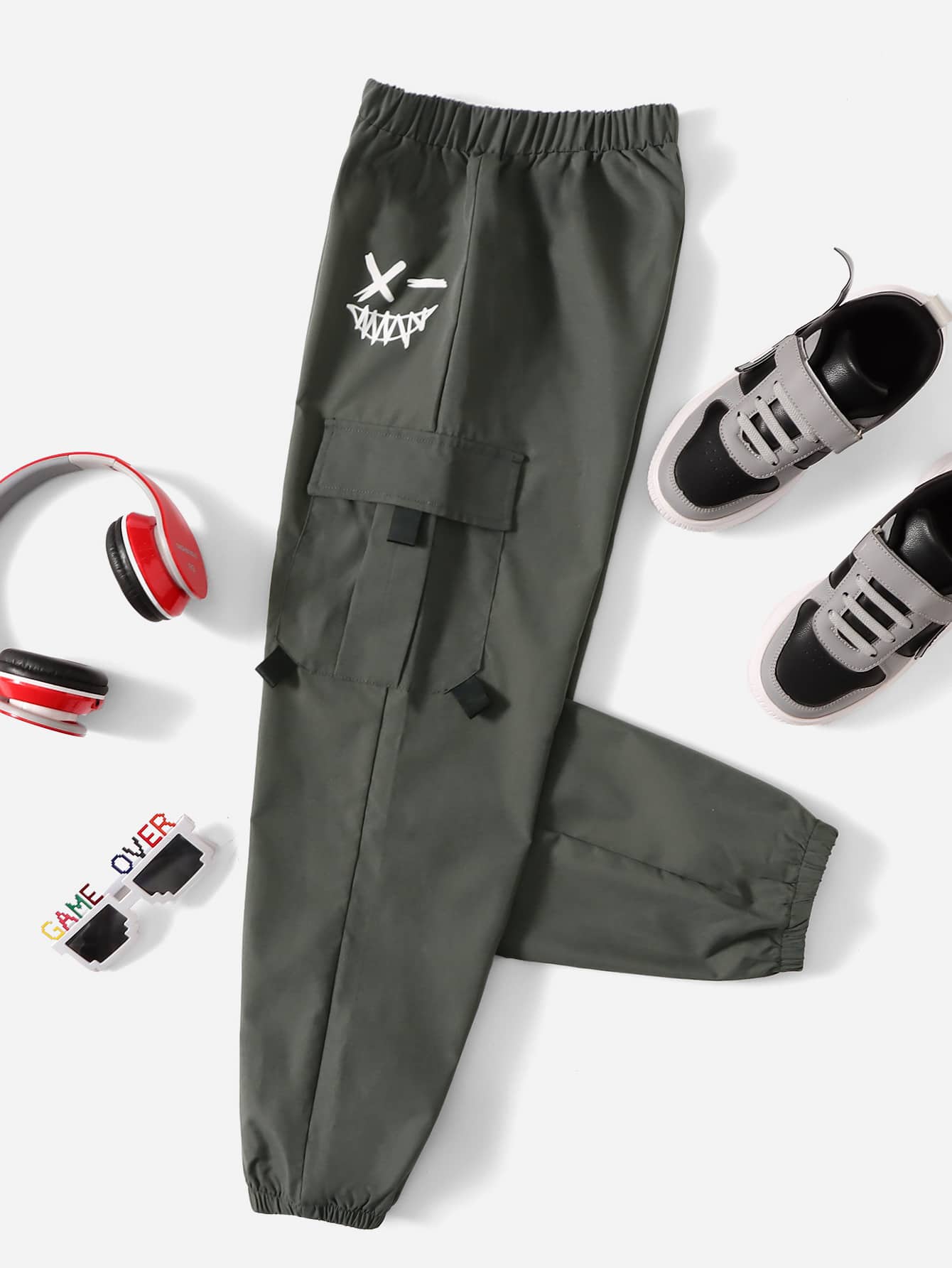 SHEIN 動漫圖案拉鍊口袋青少年貨物褲