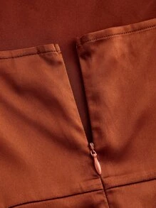 SHEIN BAE Vestido de tirantes unicolor fruncido de muslo con abertura de satén - Óxido marrón - Ver 3