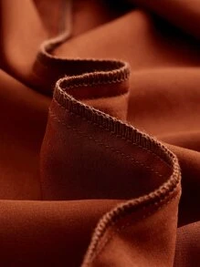 SHEIN BAE Vestido de tirantes unicolor fruncido de muslo con abertura de satén - Óxido marrón - Ver 4